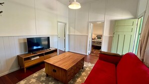 Een smart-tv en een open haard