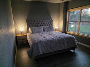 3 makuuhuonetta, silitysrauta/-lauta, ilmainen Wi-Fi, vuodevaatteet