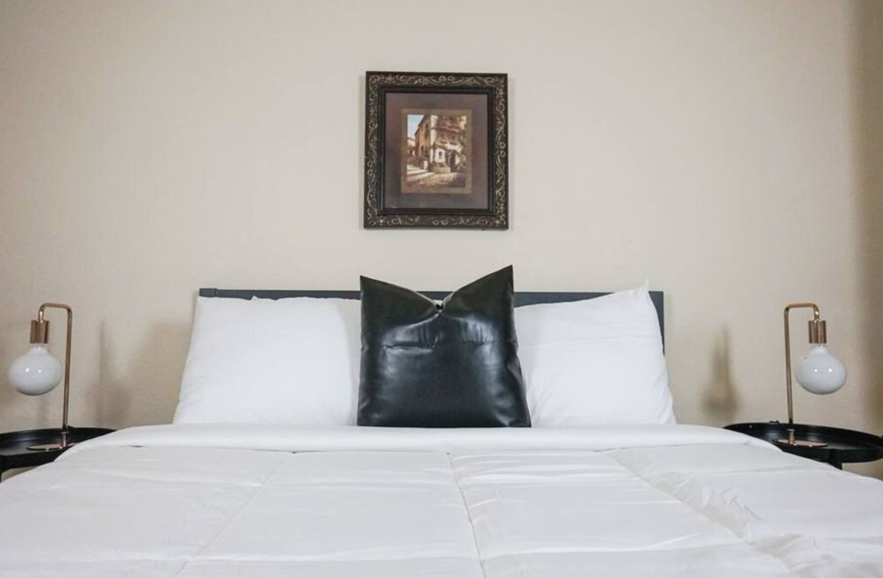 1 soverom, strykejern/-brett, wi-fi (inkludert) og sengetøy