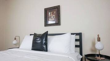 1 habitación, tabla de planchar con plancha, wifi gratis y ropa de cama