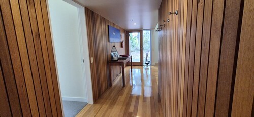 Bruny Bay House - Bruny Bay House: A Luxurious Escape Between Two Bays!
