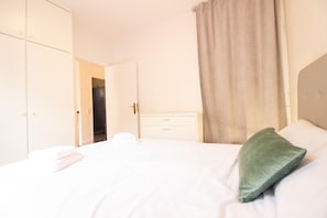 3 chambres, fer et planche à repasser, accès Internet, draps fournis