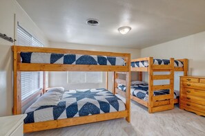 4 bedrooms, free WiFi, bed sheets