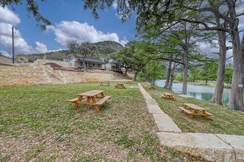 Bent River Cabin #5 @ Frio River Escape
