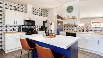 Coffee/tea maker, fridge, microwave, oven
