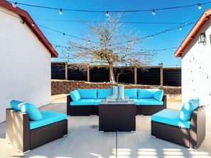 Property grounds - Starlight Oasis Home with Yoga Studio (Twentynine Palms)