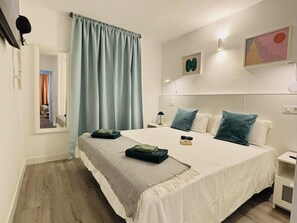 Strykejern/-brett, internettilgang og sengetøy