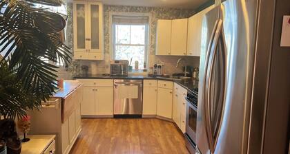 Charming 2-bedroom house, prime location NoLibs/ Fishtown with outdoor space