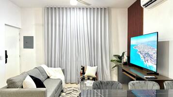 Deluxe Double Room | Living room