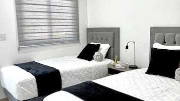 Ropa de cama de alta calidad, cubrecamas y cortinas blackout