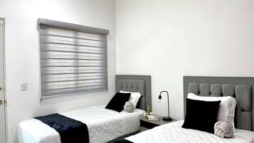 Ropa de cama de alta calidad, cubrecamas y cortinas blackout