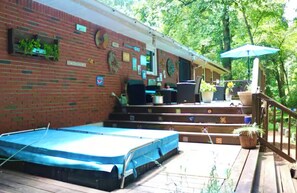 Property grounds - Boho Acre Retreat 20 mins from DT/Airport, Hot Tub, & EV Charger! (Decatur)