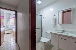 Basic Apartment | Bathroom