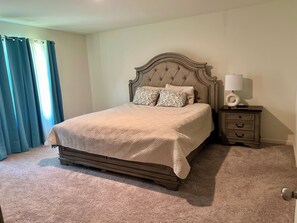 4 bedrooms, iron/ironing board, free WiFi, bed sheets