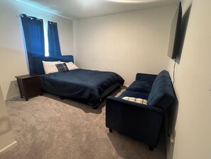 4 bedrooms, iron/ironing board, free WiFi, bed sheets