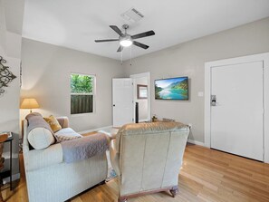 Smart TV - *Mins 2 Alamo Ranch Hospital & River Center Mall * (San Antonio)