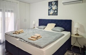 6 Schlafzimmer, Zimmersafe, BĂŒgeleisen/BĂŒgelbrett, Reisekinderbett