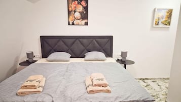 6 bedrooms, in-room safe, iron/ironing board, travel crib