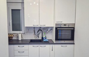 Réfrigérateur, four, plaque de cuisson, lave-vaisselle