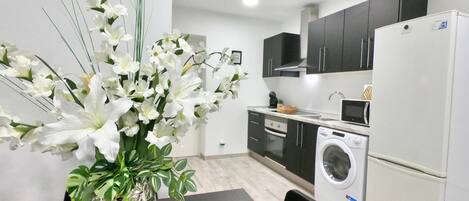 Microwave, oven, stovetop, coffee/tea maker