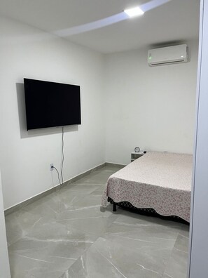 3 bedrooms, internet, bed sheets
