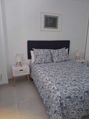 1 chambre, fer et planche à repasser, accès Internet, draps fournis