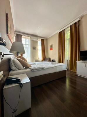 Caixa forta a l'habitació, decoració individual i mobiliari individual