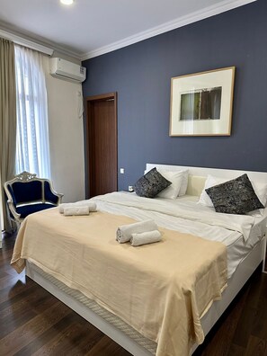 In-room safe, soundproofing, iron/ironing board, free WiFi