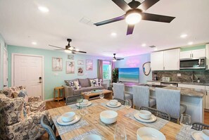 テレビ、テレビゲーム、書庫、書斎 / ワークスペース