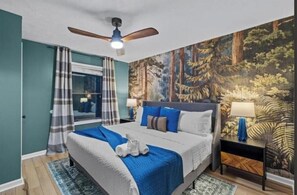 7 chambres, bureau, fer et planche à repasser, lit de bébé portatif