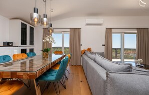 Smart TV, foosball, table tennis