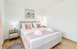 2 bedrooms, travel cot, free WiFi