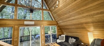 Brand New! The Fox Hill Cabin: Where Country Charm Meets Town Convenience!