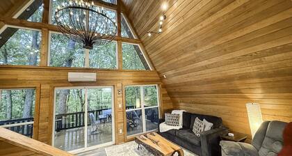 Brand New! The Fox Hill Cabin: Where Country Charm Meets Town Convenience!