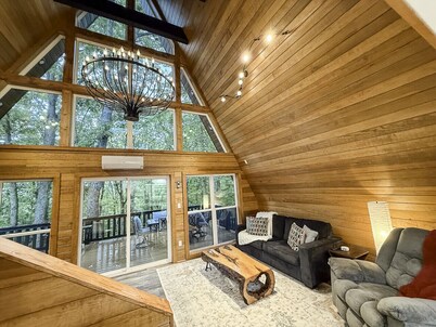 Brand New! The Fox Hill Cabin: Where Country Charm Meets Town Convenience!