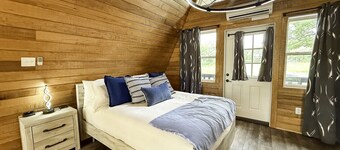 Brand New! The Fox Hill Cabin: Where Country Charm Meets Town Convenience!