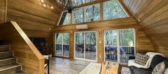 Brand New! The Fox Hill Cabin: Where Country Charm Meets Town Convenience!