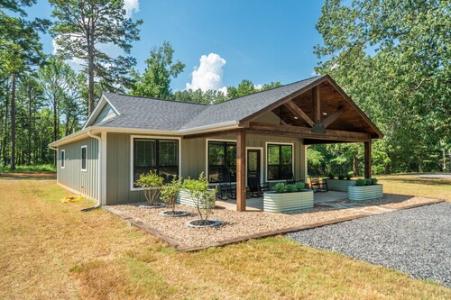 The Lakeside Bungalow, New Build on shores of Delaware Bay!