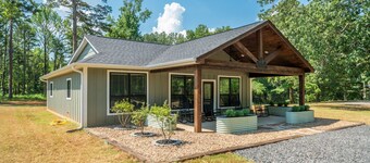 The Lakeside Bungalow, New Build on shores of Delaware Bay!