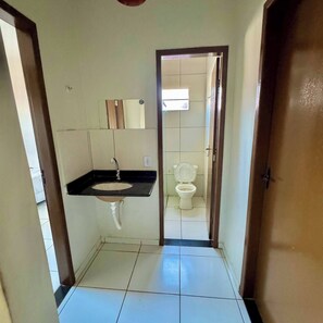 淋浴設備、番梘、廁紙