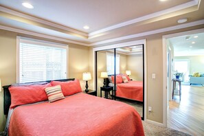 4 bedrooms, desk, iron/ironing board, free WiFi