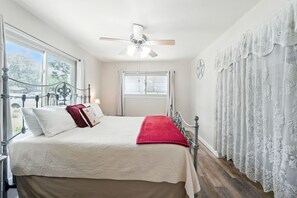 2 bedrooms, iron/ironing board, WiFi, bed sheets