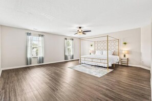 4 bedrooms, iron/ironing board, WiFi, bed sheets
