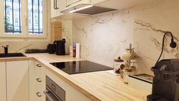 Geladeira, micro-ondas, fogão, cooktop