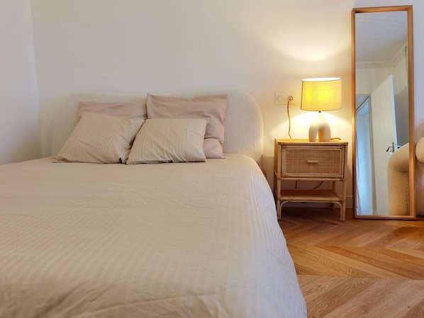 2 bedrooms, WiFi, bed sheets