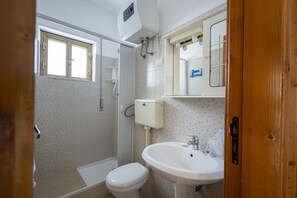 Hair dryer, towels