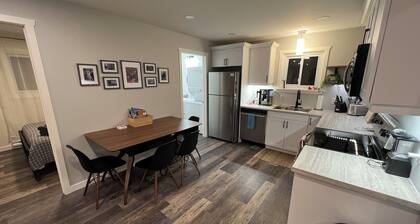 Relax at Cozy Cabin near Algonquin, 2 Bedroom, WIFI, large yard w/firepit