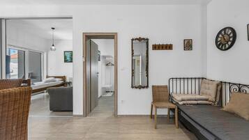 2 bedrooms, iron/ironing board, free WiFi