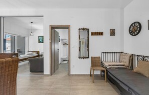 2 bedrooms, iron/ironing board, free WiFi