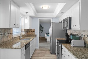 Fridge, oven, stovetop, dishwasher